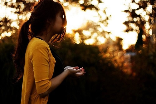 《幽默回应：当有人提议私下交流，你该如何巧妙应对？》