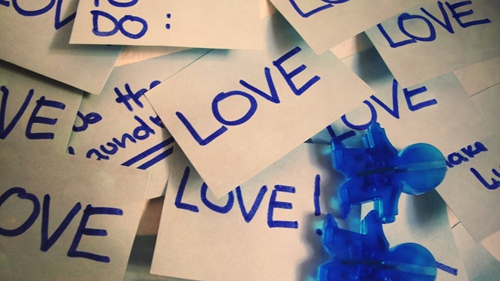 Love fades: Short, Beautiful, and Emotionally Resonant Couple Signatures