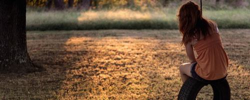 不曾被遗忘的童年是什么歌，不曾被忘记